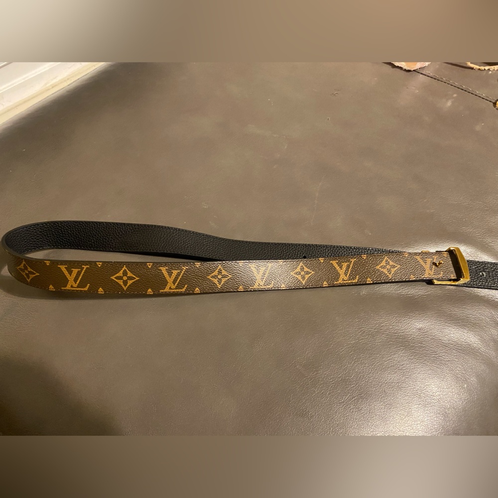 Louis Vuitton LV initials reversible belt